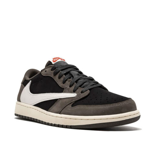 Кроссовки Nike Air Jordan 1 Low x Travis Scott коричнево-чёрные с белым - фото 3
