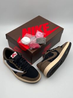 Кроссовки Nike Air Jordan 1 Low x Travis Scott коричнево-чёрные с белым