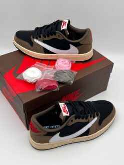 Кроссовки Nike Air Jordan 1 Low x Travis Scott коричнево-чёрные с белым