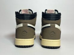 Кроссовки Nike Air Jordan 1 Retro SP x Travis Scott Cactus Jack CD4487-100 коричневые с белым