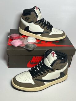 Кроссовки Nike Air Jordan 1 Retro SP x Travis Scott Cactus Jack CD4487-100 коричневые с белым