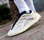 Adidas Yeezy 700 кроссовки (Изи 700)
