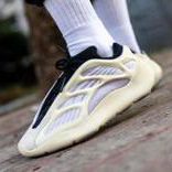 Adidas Yeezy 700 кроссовки (Изи 700)