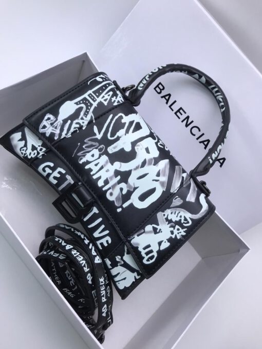 Женская кожаная сумка Balenciaga Print Hourglass черно-белая - фото 7