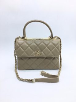 Женская кожаная сумка Chanel 24x18x9 бежевая