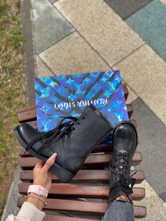 Ботинки женские Louis Vuitton черные A53058 - купить в Москве с доставкойпо РФ