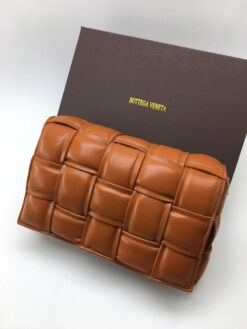 Женская кожаная сумка Bottega Veneta Padded Cassette Bag оранжевая