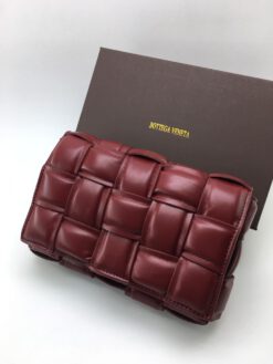 Женская кожаная сумка Bottega Veneta Padded Cassette Bag красная - фото 7
