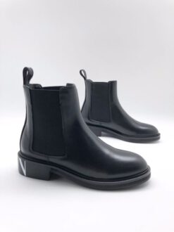 Ботинки женские Valentino черные A53405