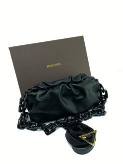 Женская кожаная сумка Bottega Veneta The Chain Pouch черная