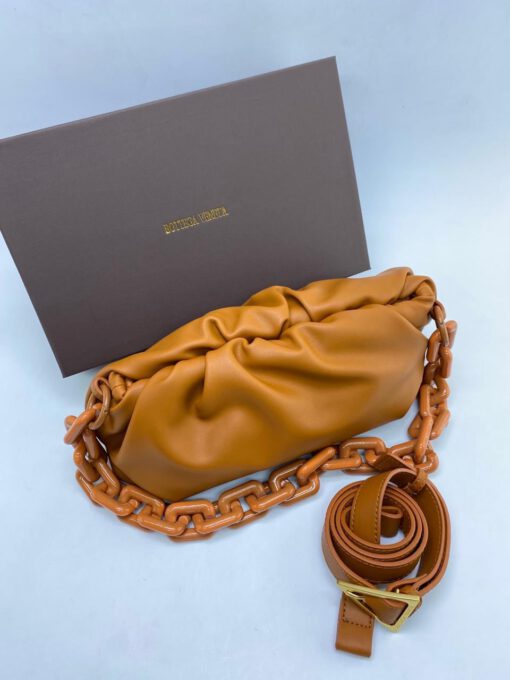 Женская кожаная сумка Bottega Veneta The Chain Pouch оранжевая - фото 1