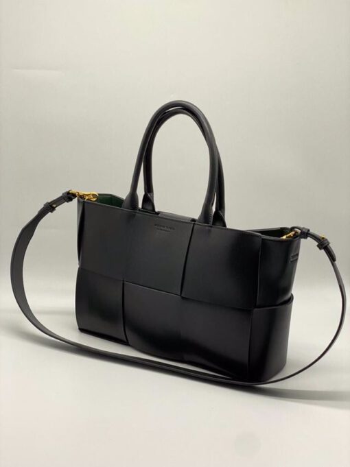 Женская кожаная сумка Bottega Veneta Arco Tote черная - фото 4