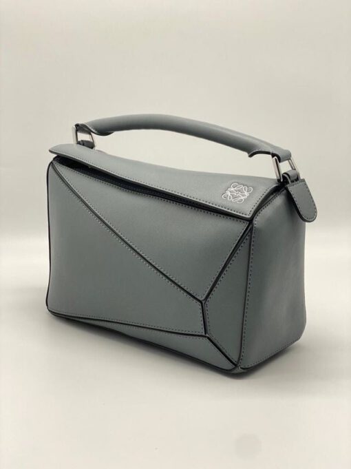 Женская кожаная сумка Loewe темно-серая - фото 1