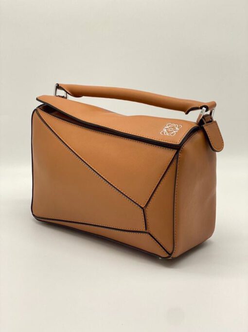 Женская кожаная сумка Loewe каштановая - фото 1