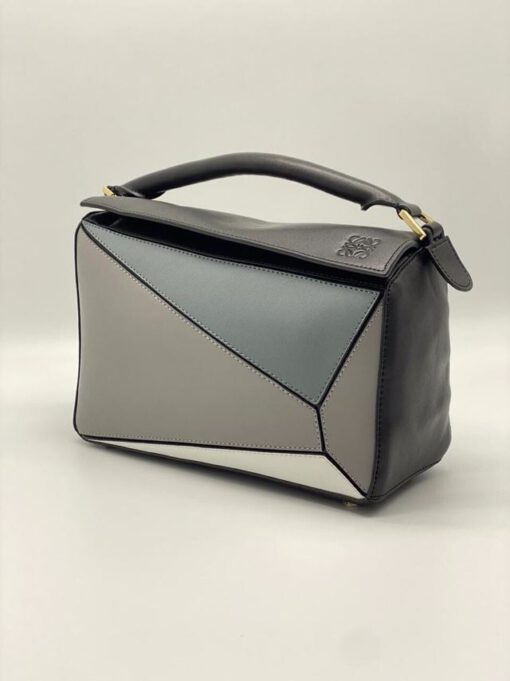 Женская кожаная сумка Loewe бело-серая - фото 1