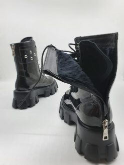 Зимние ботинки женские Prada черные A55624