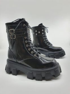 Зимние ботинки женские Prada черные A55624