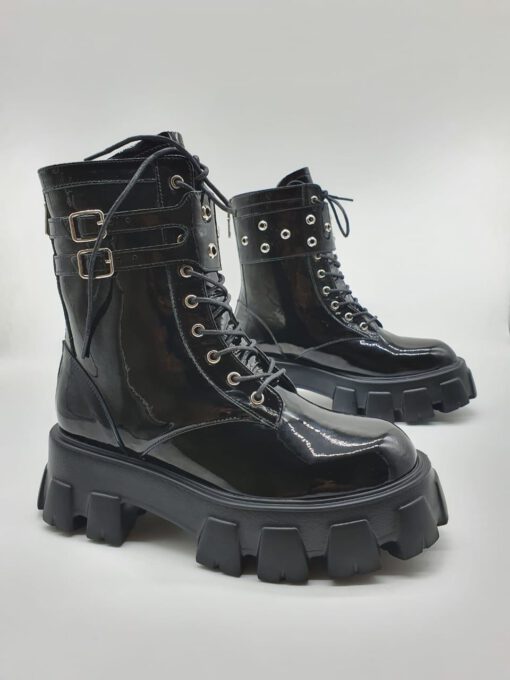Зимние ботинки женские Prada черные A55624 - фото 1