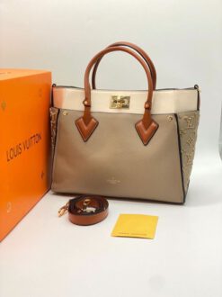Женская сумка Louis Vuitton 31x27 бежевая - фото 4