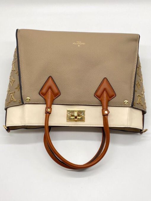 Женская сумка Louis Vuitton 31x27 бежевая - фото 5