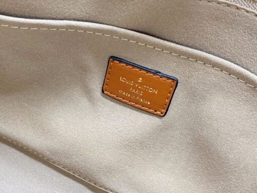 Женская сумка Louis Vuitton 31x27 бежевая - фото 7