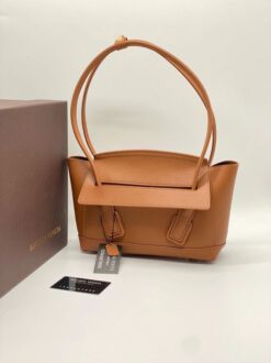 Женская кожаная сумка Bottega Veneta Small Arco 24x19 каштановая