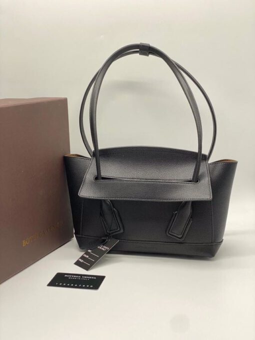 Женская кожаная сумка Bottega Veneta Small Arco 24x19 черная - фото 1