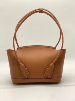 Женская кожаная сумка Bottega Veneta Small Arco 24×19 каштановая