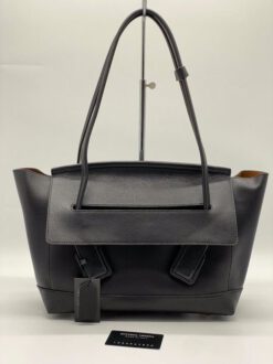 Женская кожаная сумка Bottega Veneta Medium Arco 33x24 черная