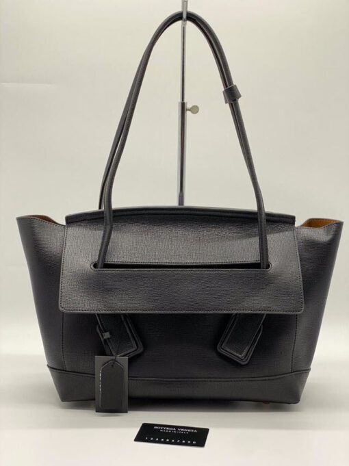 Женская кожаная сумка Bottega Veneta Medium Arco 33x24 черная - фото 1