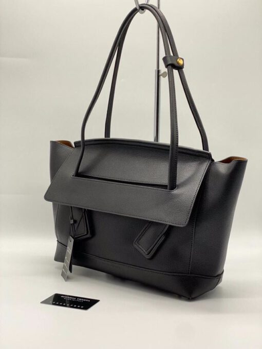 Женская кожаная сумка Bottega Veneta Medium Arco 33x24 черная - фото 4