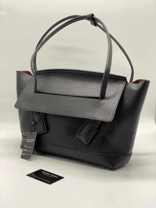 Женская кожаная сумка Bottega Veneta Medium Arco 33x24 черная - фото 3