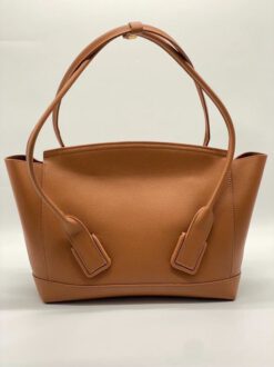 Женская кожаная сумка Bottega Veneta Medium Arco 33×24 каштановая