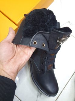 Зимние ботинки женские Louis Vuitton с мехом черные A58642