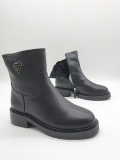 Ботинки женские зимние Prada черные коллекция 2021-2022 A60603