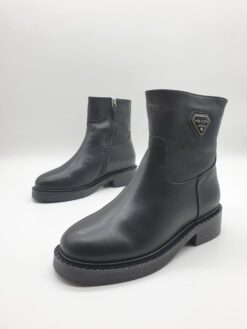 Ботинки женские зимние Prada черные коллекция 2021-2022 A60603