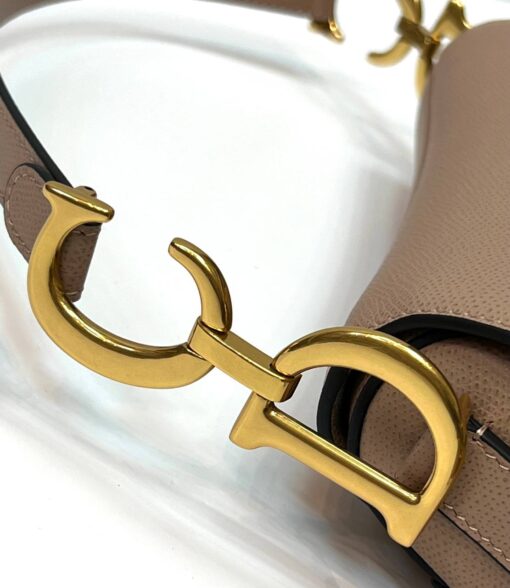 Женская сумка Christian Dior Saddle M0455CBAA Premium 25/20/7 см бежевая - фото 4
