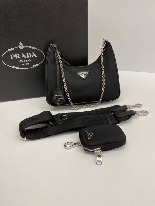 Сумка женская Prada Re-Edition черная премиум-люкс 23/17/6 A62667 - фото 1