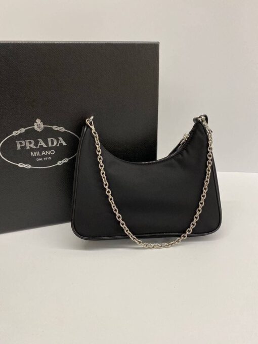 Сумка женская Prada Re-Edition черная премиум-люкс 23/17/6 A62667 - фото 8