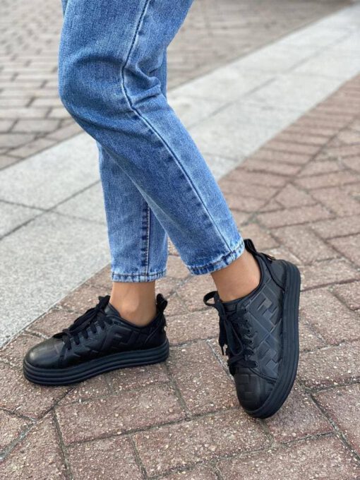 Женские кожаные кроссовки Fendi черные коллекция 2021-2022 - фото 2