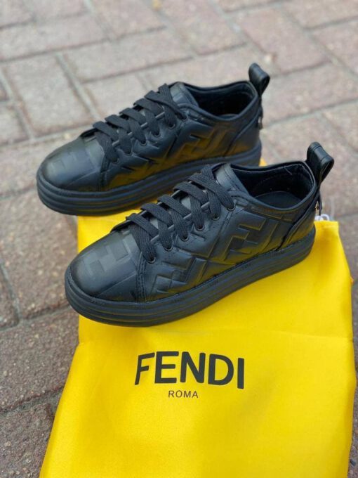 Женские кожаные кроссовки Fendi черные коллекция 2021-2022 - фото 1