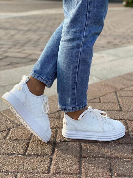Женские кожаные кроссовки Fendi белые коллекция 2021-2022 - фото 4