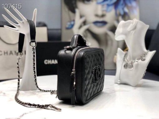 Женская кожаная сумка Chanel черная 20/15 см - фото 3