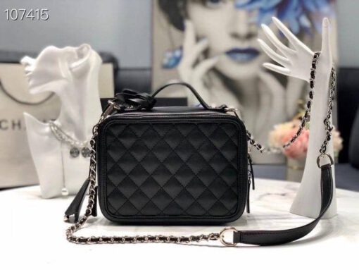 Женская кожаная сумка Chanel черная 20/15 см - фото 5