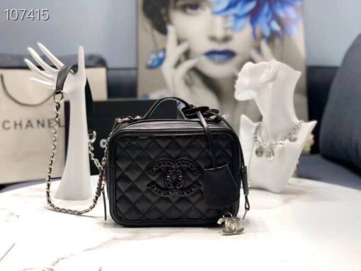Женская кожаная сумка Chanel черная 20/15 см - фото 8