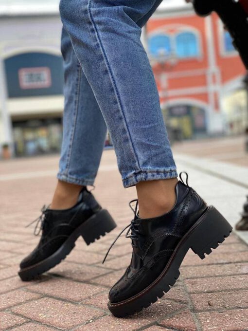 Туфли-дерби броги женские кожаные Louis Vuitton черные коллекция 2021-2022 - фото 2