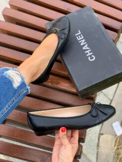 Туфли-балетки Chanel кожаные черные коллекция 2021-2022 A63688