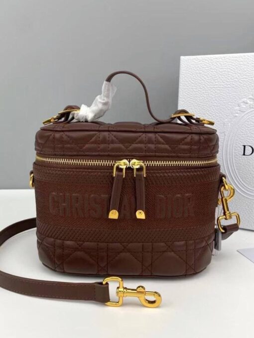 Женская кожаная сумка-косметичка Dior Travel каштановая 22/16 - фото 1