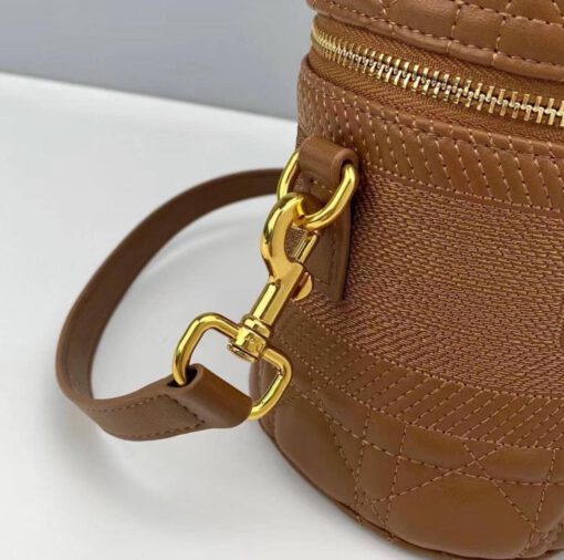 Женская кожаная сумка-косметичка Dior Travel коричневая 22/16 - фото 5