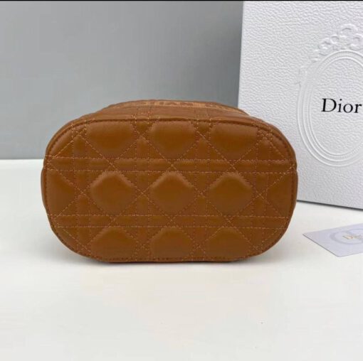 Женская кожаная сумка-косметичка Dior Travel коричневая 22/16 - фото 7